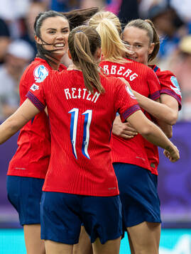 Caroline Graham Hansen of Norway celebrates with teammates