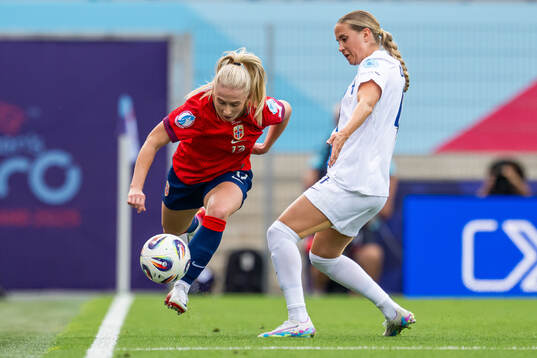 Thea Bjelde of Norway and Ria Öling of Finland