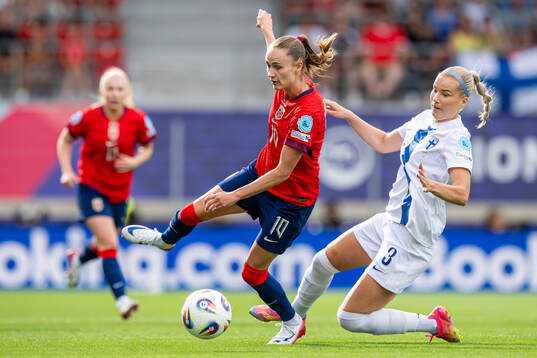Caroline Graham Hansen of Norway and Eva Nyström of Finland