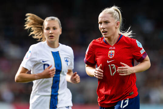 Katariina Kosola of Finland and Thea Bjelde of Norway