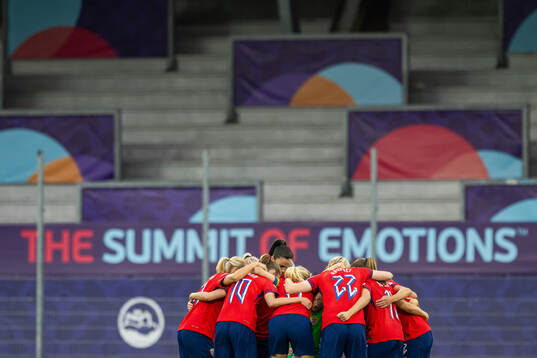 Caroline Graham Hansen, Ingrid Syrstad Engen, goalkeeper