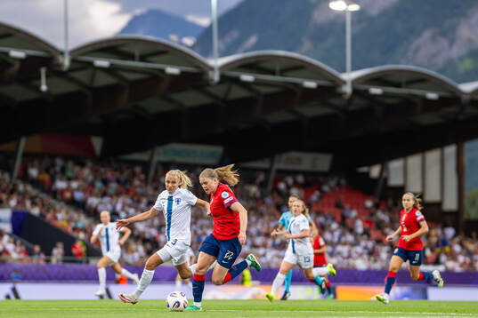 Emma Koivisto of Finland and Signe Gaupset of Norway