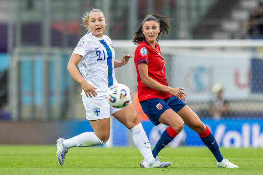 Oona Sevenius of Finland and Ingrid Syrstad Engen of Norway