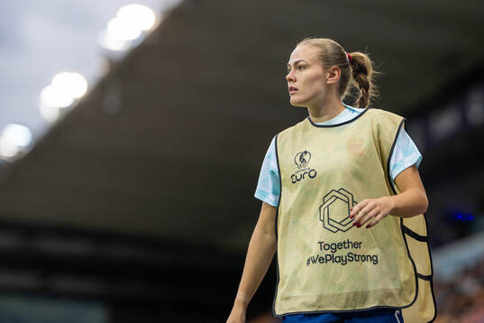 Marthine Østenstad of Norway warms up