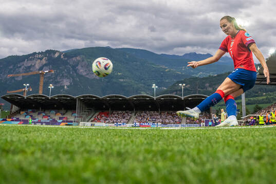 Marit Bratberg Lund of Norway takes a corner kick