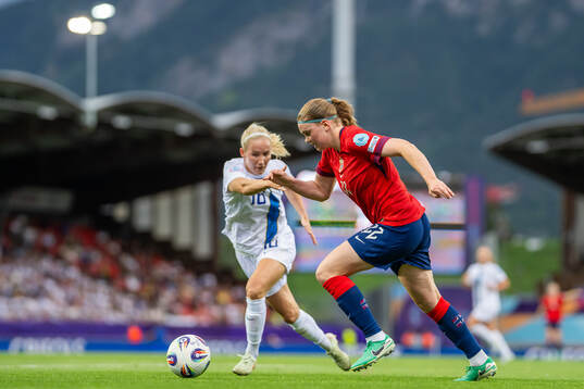 Nea Lehtola of Finland and Signe Gaupset of Norway