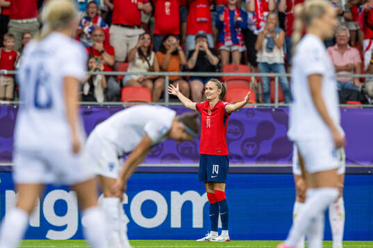 Caroline Graham Hansen of Norway celebrates