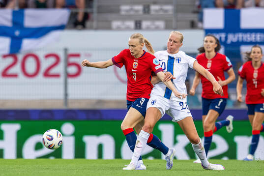 Karina Sævik of Norway and Eveliina Summanen of Finland