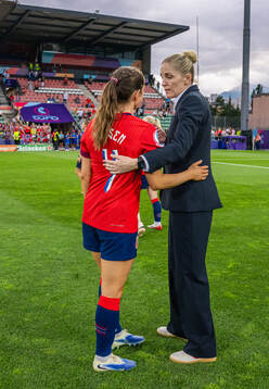 Tuva Hansen and head coach Gemma Grainger of Norway
