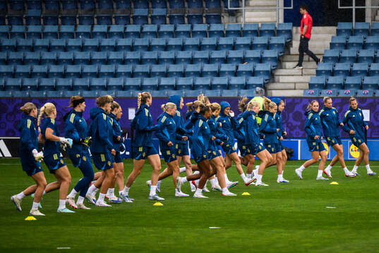 Bläddra bland fler bilder av UEFA Women's Euro 2025, day 6, Sweden, Training