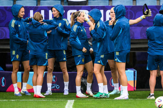Kosovare Asllani and Magdalena Eriksson of the Swedish