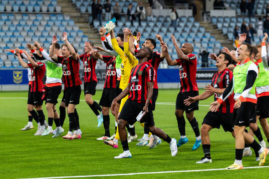 Brommapojkarnas spelare jublar