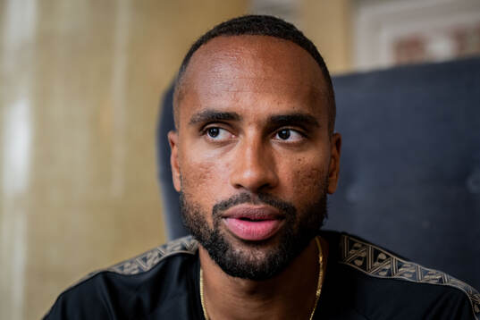 Isaac Kiese Thelin is being interviewed