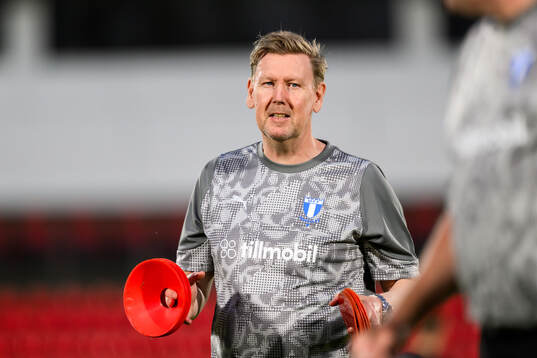 Assistant coach Peter Wettergren
