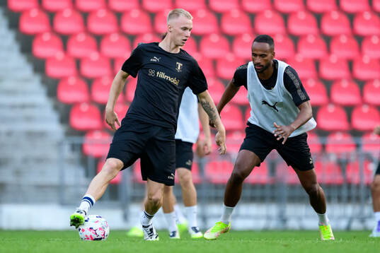 Daniel Gudjohnsen and Isaac Kiese Thelin
