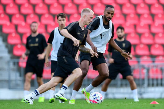 Daniel Gudjohnsen and Isaac Kiese Thelin