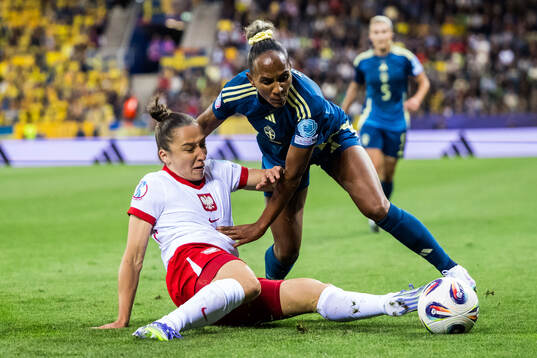 Sylwia Matysik of Poland and Madelen Janogy of Sweden
