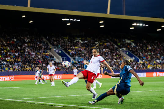 Sylwia Matysik of Poland and Madelen Janogy of Sweden
