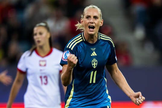 Bläddra bland fler bilder av UEFA Women's Euro 2025, day 7, Poland - Sweden