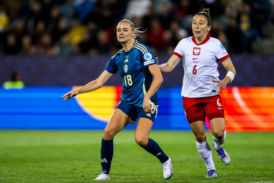 Fridolina Rolfö of Sweden and Sylwia Matysik of Poland