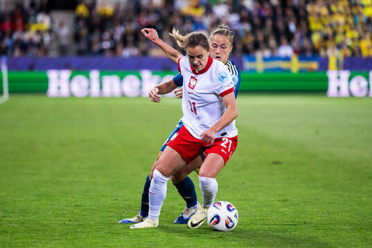 Paulina Tomasiak of Poland and Filippa Angeldahl of Sweden