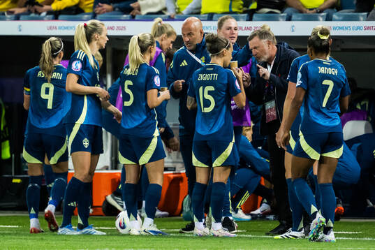 Julia Zigiotti Olme and Head coach Peter Gerhardsson of