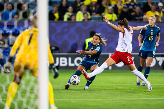 Johanna Rytting Kaneryd of Sweden and Martyna Wiankowska of