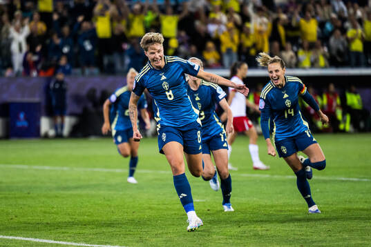 Lina Hurtig of Sweden celebrates