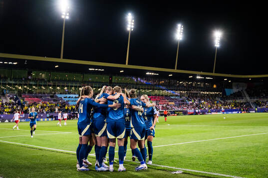 Lina Hurtig of Sweden celebrate with teammates