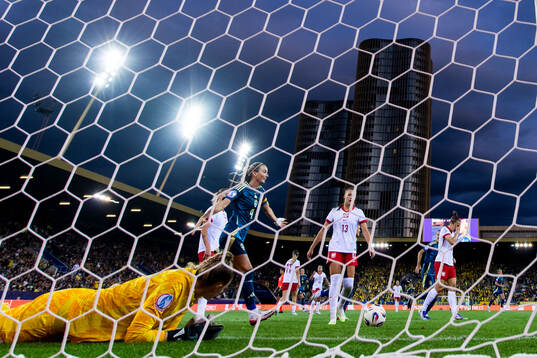 Kosovare Asllani of Sweden celebrates ans goalkeeper Kinga