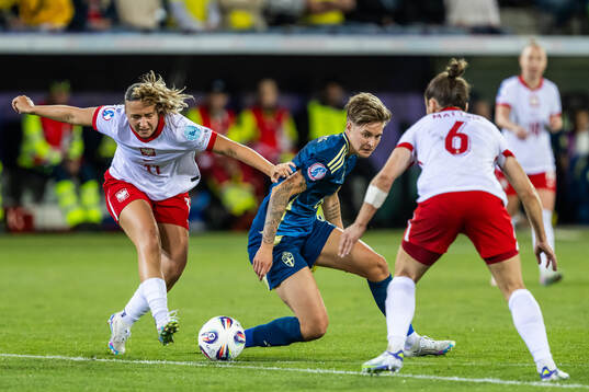 Tanja Pawollek of Poland and Lina Hurtig of Sweden