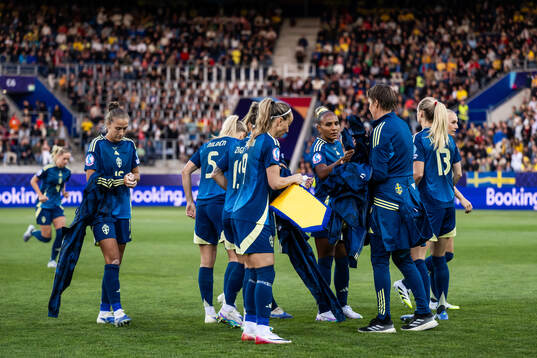 Filippa Angeldahl, Kosovare Asllani, Madelen Janogy and