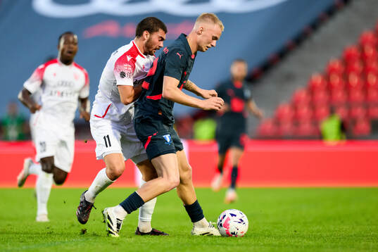 Gizo Mamageishvili of FC Iberia and Daniel Gudjohnsen of