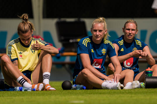 Nathalie Björn, Stina Blackstenius and Jonna Andersson of