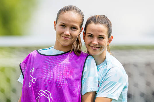 Guro Reiten and Tuva Hansen of the Norwegian women's