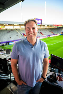 Swedish Public Television commentator Chris Härenstam pose