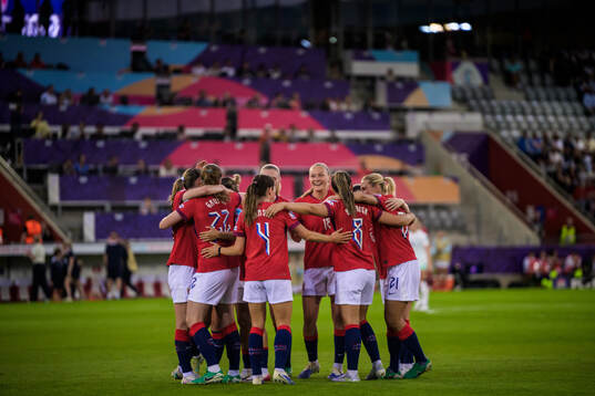 Players of Norway celebrate