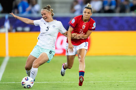 Sædis Run Heidarsdottir of Iceland and Celin Bizet Dønnum