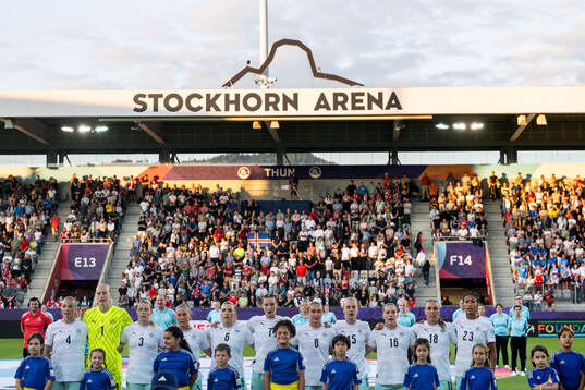 Glodis Viggosdottir, goalkeeper Cecilia Rán Runarsdottir,