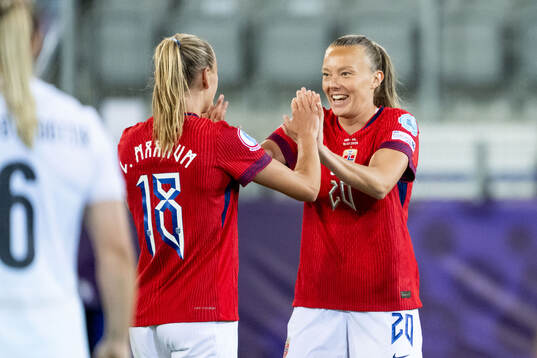 Frida Maanum of Norway celebrates with Synne Sofie Kinden