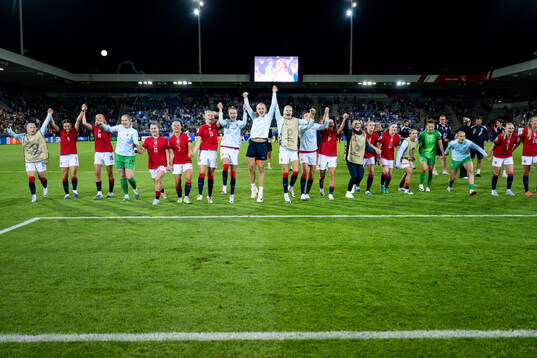 Players of Norway celebrate