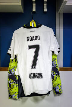 The kit of Sanders Ngabo of Häcken