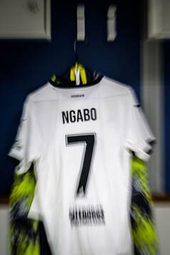 The kit of Sanders Ngabo of Häcken