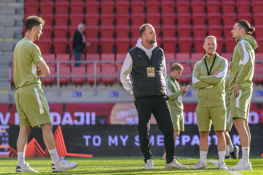 Goalkeeper Andreas Linde, transition coach Joop Oosterveld,