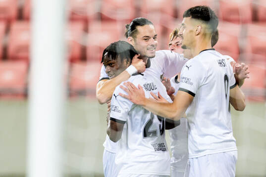 Severin Nioule of Häcken celebrates with Amor Layouni and