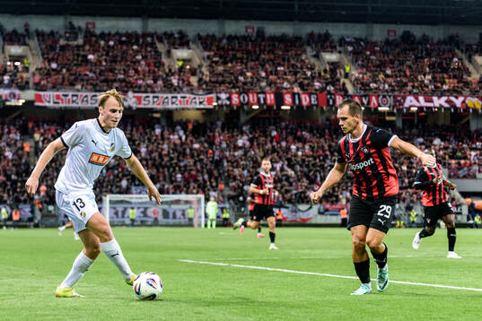 Sigge Jansson of Häcken and Martin Mikovic of Spartak