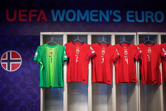 The home kits of goalkeeper Cecilie Fiskerstrand and