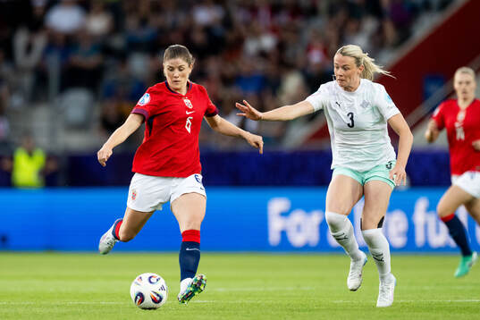 Maren Mjelde of Norway and Sandra Jessen of Iceland