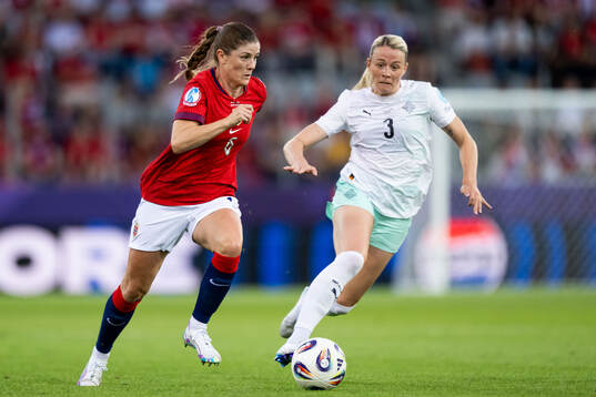 Maren Mjelde of Norway and Sandra Jessen of Iceland