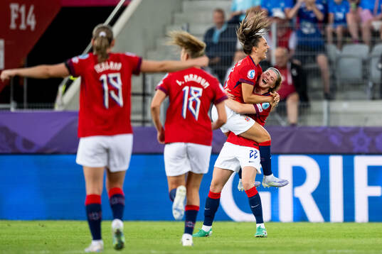 Signe Gaupset of Norway celebrates with Vilde Bøe Risa